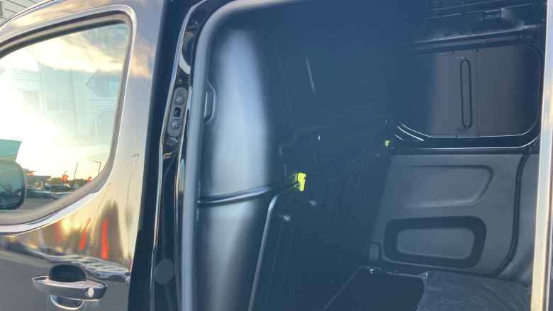 Vauxhall Combo Cargo Combo Diesel 1.5 Turbo D 100ps Pro H1 Van